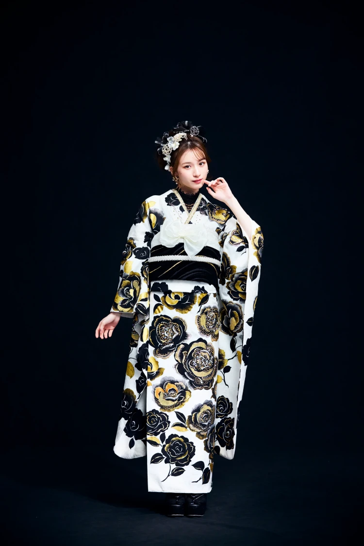 成人式振袖レンタルヘップバーン　キラキラビジュー付き振袖　白ベース