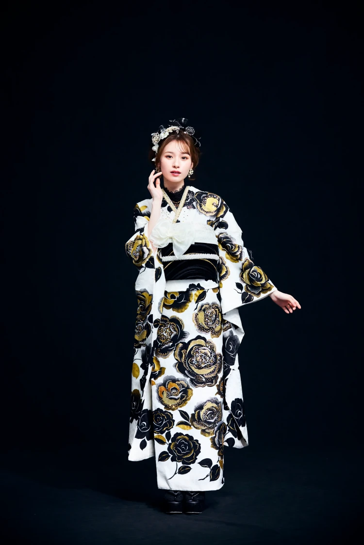 成人式振袖レンタルヘップバーン　キラキラビジュー付き振袖　白ベース