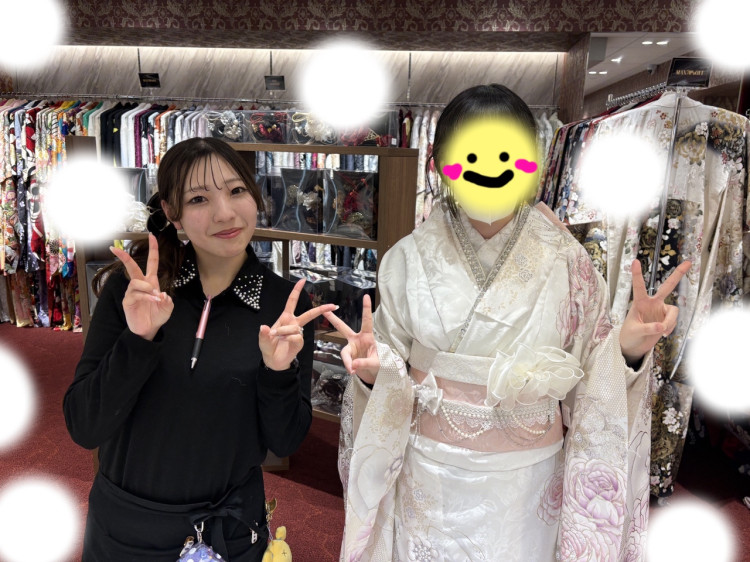 振袖レンタル　東京　表参道　かわいい　おしゃれ　個性派　かわいい　コスメカラー　白　イマドキ　被りたくない