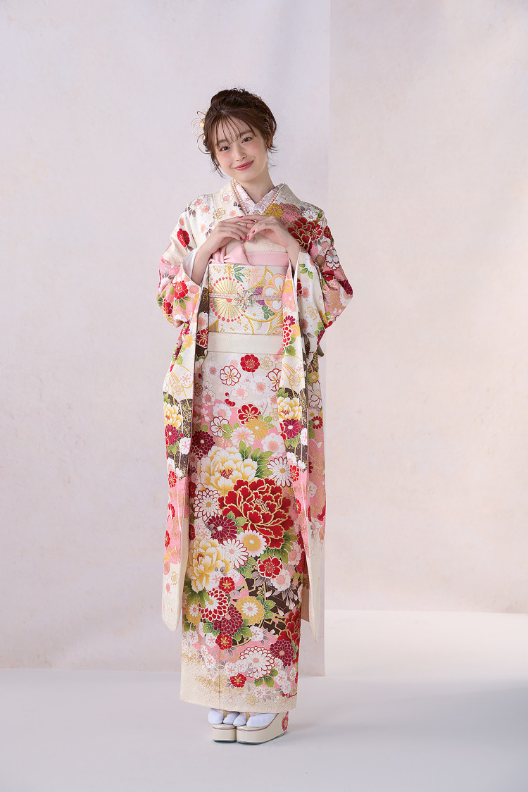 振袖レンタル　東京　表参道　かわいい　おしゃれ　振袖　成人式　新規オープン　正統派古典　古典　白ピンク