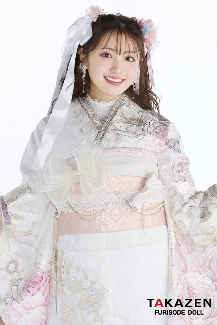 振袖レンタル　成人式　なんば　心斎橋　天王寺　大阪　人気ヘップバーン最新作　コスメカラー　白ピンク　薔薇柄/リボン柄　一番かわいい　ガーリー　キラキラ　スワロフスキー・パール付き　香音