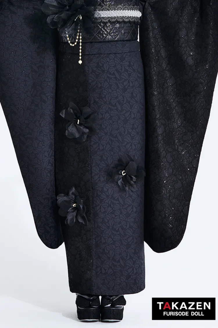 TAKAZENのレンタル振袖 ヘップバーンchouchou　黒/オールブラック　かわいい　シフォンのお花付き/レース　異素材　人とかぶらない　エレガント　地雷系　白宮みずほ【通販可】27019