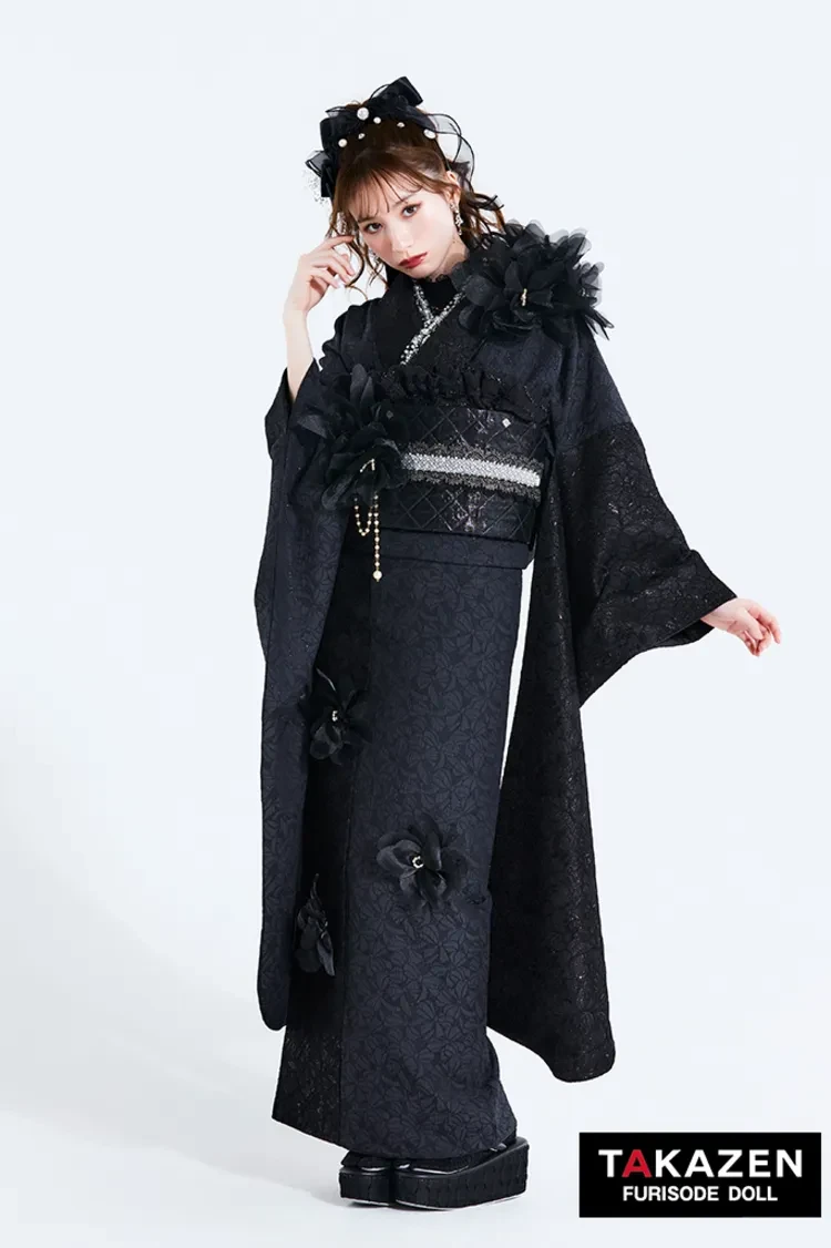 TAKAZENのレンタル振袖 ヘップバーンchouchou　黒/オールブラック　かわいい　シフォンのお花付き/レース　異素材　人とかぶらない　エレガント　地雷系　白宮みずほ【通販可】27019