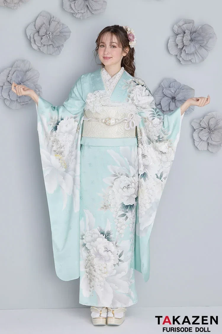 TAKAZEN　奈良　振袖　レンタル　成人式　最新作くすみカラーエレガント　水色/アイスブルー　牡丹柄　爽やか　はかなげ　統一感のある着こなし　トレンド振袖　周防ジゼル
