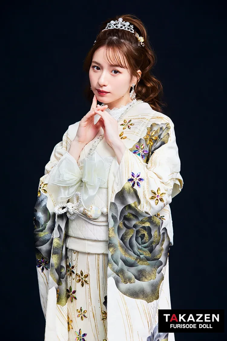 TAKAZENのレンタル振袖 プレミアムヘップバーン　白/オーロラ　ビジュー付き　高級　エレガント　洋風　ゴージャス　白宮みずほ【通販可】31009