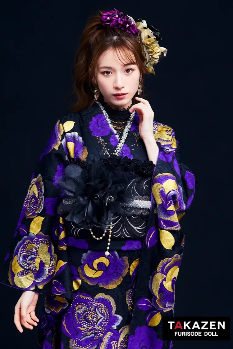TAKAZENのレンタル振袖 プレミアムヘップバーンローズ　紫/金/ゴールド　キラキラビジュー付き　高級　派手　目立つ　ゴージャス　セレブ　白宮みずほ【通販可】32029