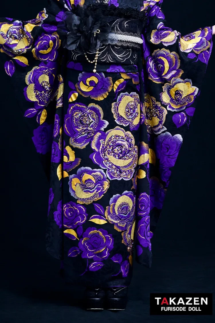 TAKAZENのレンタル振袖 プレミアムヘップバーンローズ　紫/金/ゴールド　キラキラビジュー付き　高級　派手　目立つ　ゴージャス　セレブ　白宮みずほ【通販可】32029