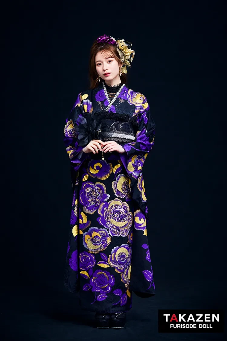TAKAZENのレンタル振袖 プレミアムヘップバーンローズ　紫/金/ゴールド　キラキラビジュー付き　高級　派手　目立つ　ゴージャス　セレブ　白宮みずほ【通販可】32029