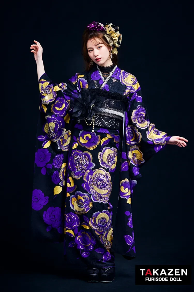 TAKAZENのレンタル振袖 プレミアムヘップバーンローズ　紫/金/ゴールド　キラキラビジュー付き　高級　派手　目立つ　ゴージャス　セレブ　白宮みずほ【通販可】32029
