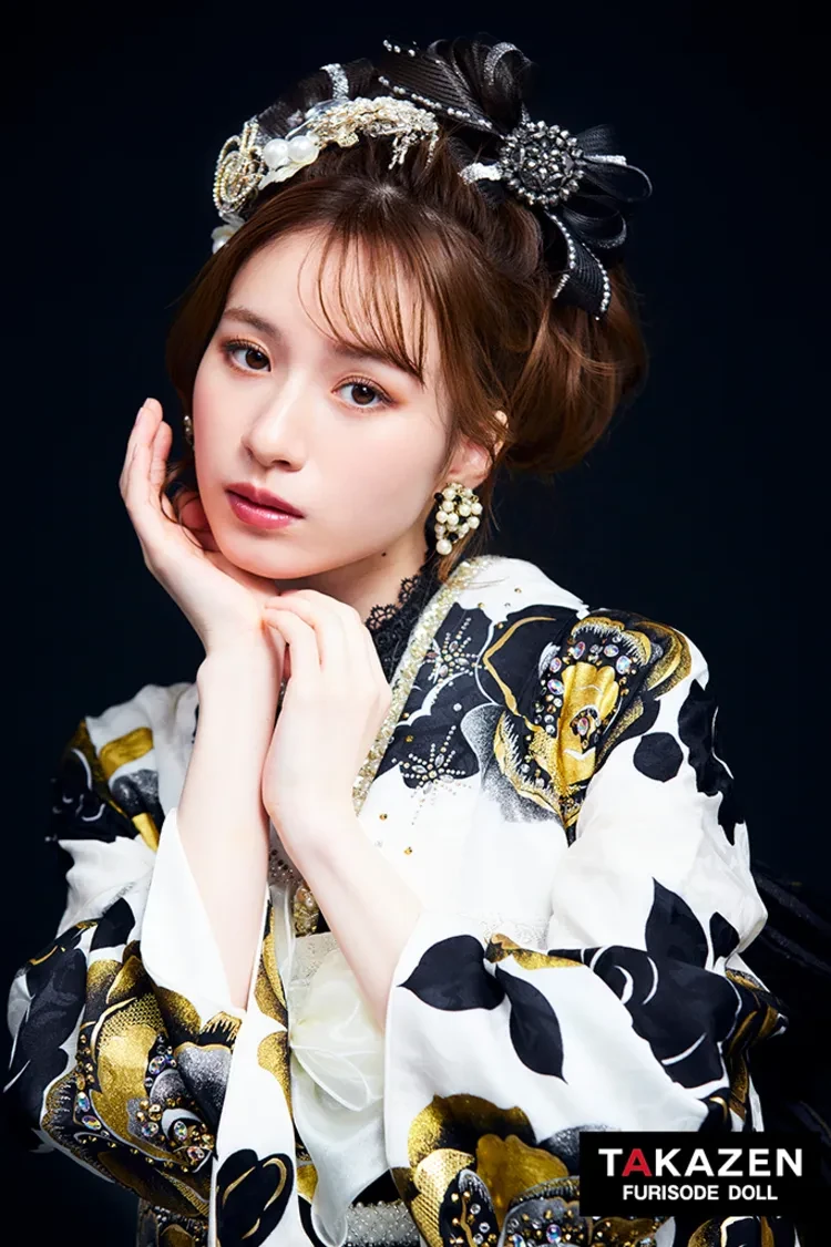 TAKAZENのレンタル振袖 プレミアムヘップバーンローズ　紫/金/ゴールド　キラキラビジュー付き　高級　派手　目立つ　ゴージャス　セレブ　白宮みずほ【通販可】32030