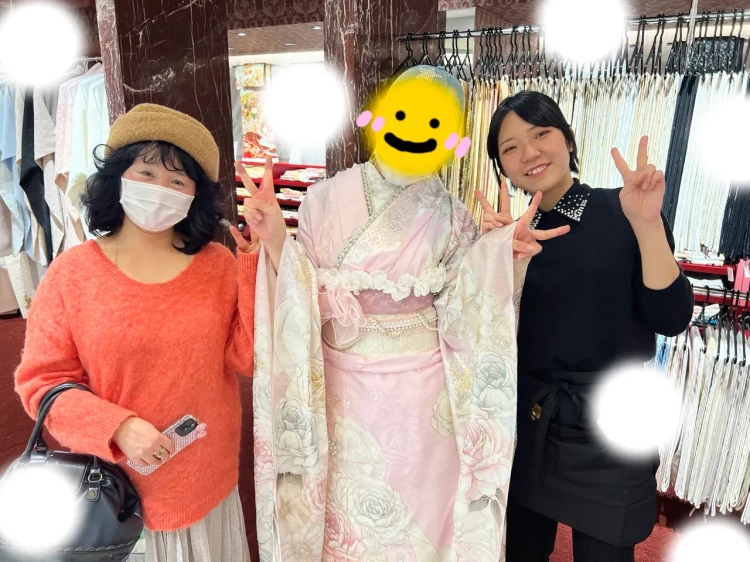 振袖レンタル　東京　表参道　かわいい　おしゃれ　個性派　ピンク　キラキラ　コスメカラー　イマドキ　被りたくない