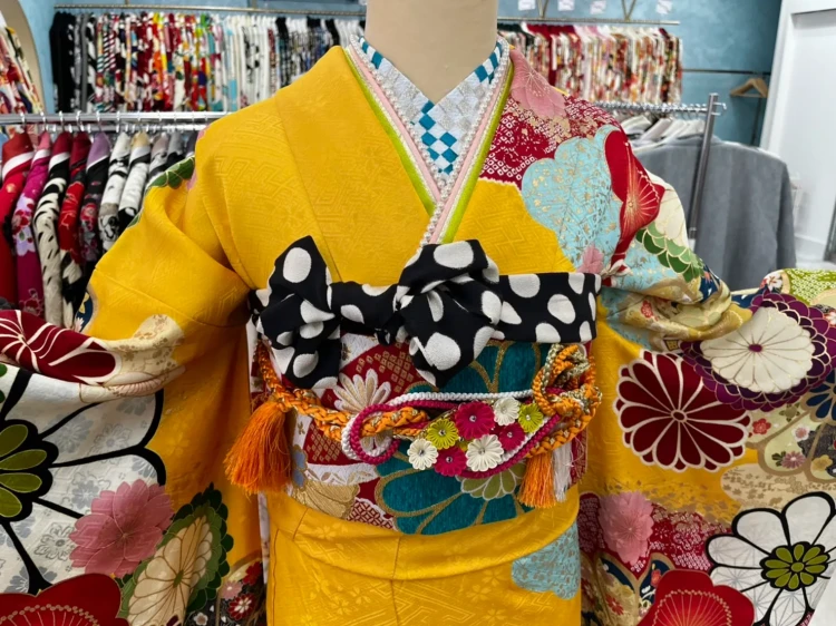 振袖レンタル　成人式　なんば　心斎橋　天王寺　大阪　人気格安レトロポップ古典　黄色　梅柄　モダン　ビタミンカラー　明るい　かわいい
