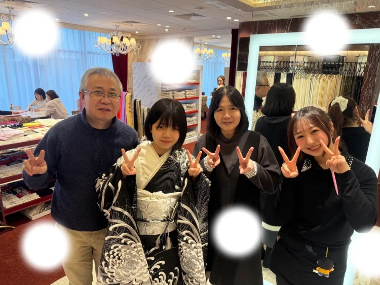 東京　表参道　成人式　振袖　振袖レンタル　大人っぽい振袖　白地　　目立つ　かっこいい　黒