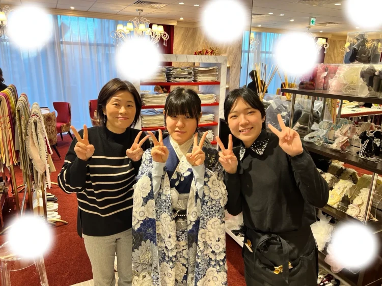 東京　表参道　成人式　振袖　振袖レンタル　エレガント　大人っぽい振袖　目立つ　青　かわいい　