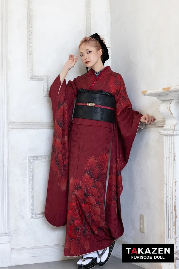 TAKAZENのレンタル振袖 ヴィンテージスタイル　赤　大柄　シンプル　かっこいい　大人っぽい　クール　ラインストーン付き【通販可】K1311