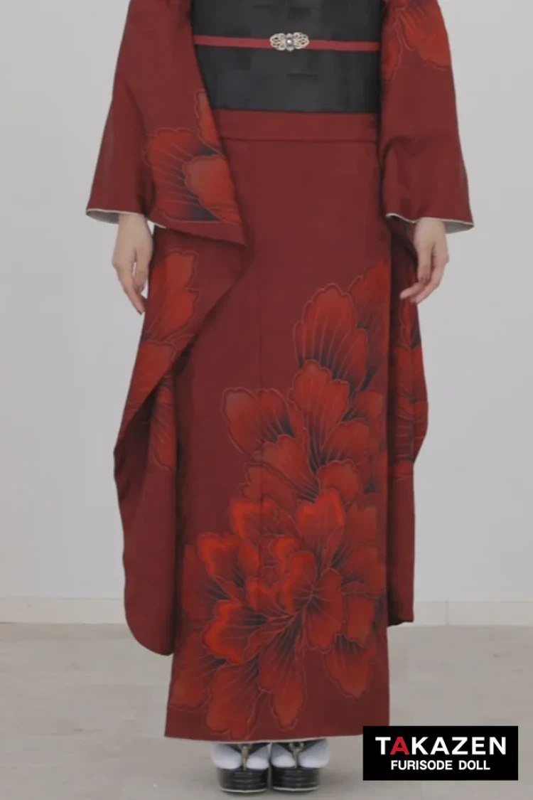 TAKAZENのレンタル振袖 ヴィンテージスタイル　赤　大柄　シンプル　かっこいい　大人っぽい　クール　ラインストーン付き【通販可】K1311