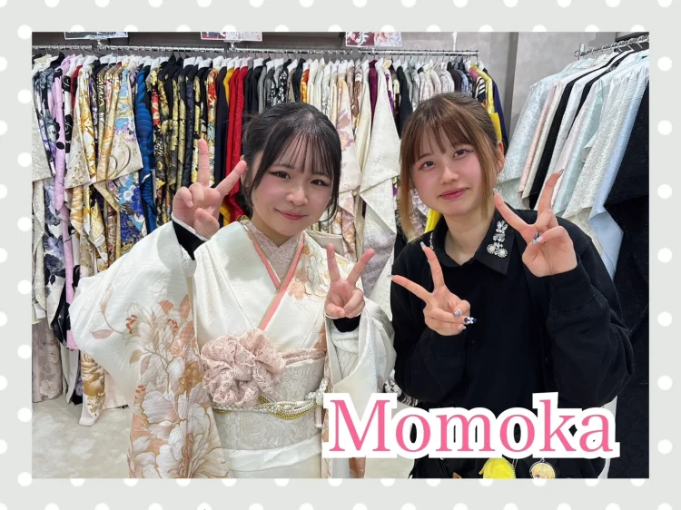 TAKAZEN奈良　振袖　レンタル　成人式　くすみカラーガーリー　白/サーモンピンク/　百合柄　かわいい　すっきり　シンプル　フェミニンな振袖　リボン小物コーデ　葛西杏也菜