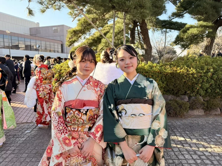 TAKAZEN姫路店　加古川市　鶴柄　緑色振袖　友達同士　カッコイイ　カワイイ　おしゃれ　目立つ