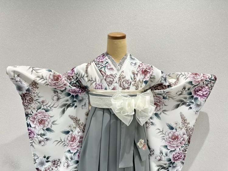 TAKAZEN姫路店　姫路市　成人式　卒業式　袴　振袖　イマドキ振袖　キラキラ　モード　青黒　ギャル