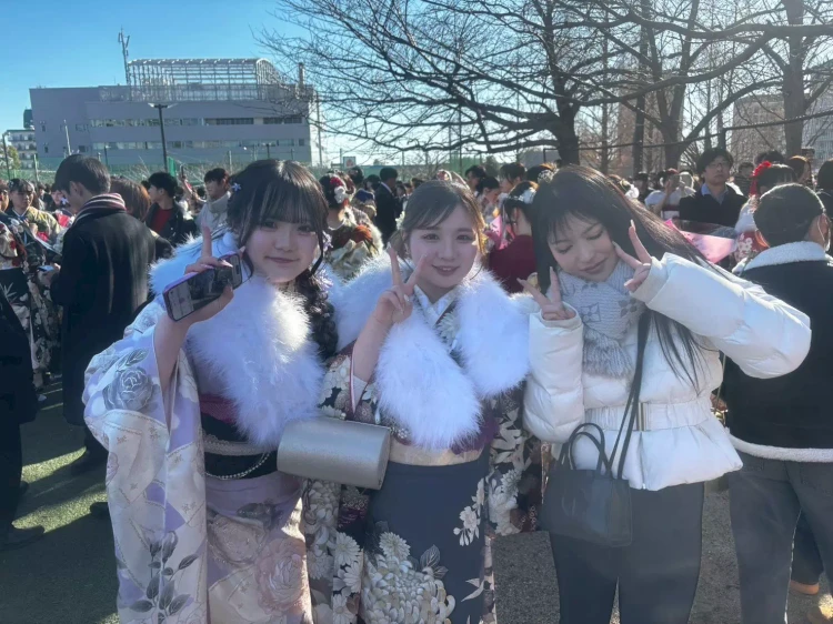 TAKAZEN神戸旧居留地店　成人式　振袖レンタル　古典　くすみカラー　カッコイイ振袖　イマドキ　カワイイ　