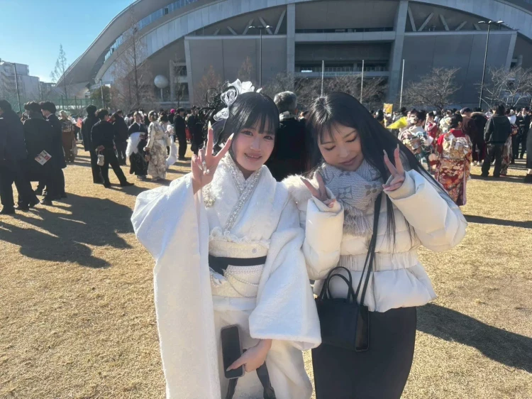 TAKAZEN神戸旧居留地店　成人式　振袖レンタル　古典　くすみカラー　カッコイイ振袖　イマドキ　カワイイ　