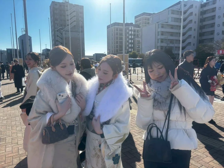 TAKAZEN神戸旧居留地店　成人式　振袖レンタル　古典　くすみカラー　カッコイイ振袖　イマドキ　カワイイ　