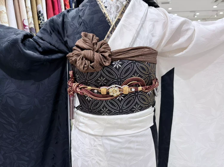 TAKAZEN姫路店　姫路市　成人式　お振袖　ヴィンテージ　シンプル　モノトーン　おしゃれ