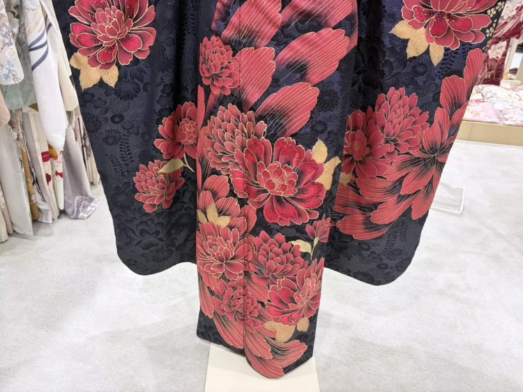 TAKAZEN姫路店　姫路市　振袖　成人式　カッコイイ　モード系　キラキラ　派手　赤　ゴールド