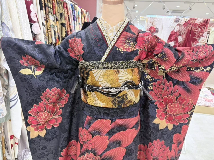 TAKAZEN姫路店　姫路市　振袖　成人式　カッコイイ　モード系　キラキラ　派手　赤　ゴールド