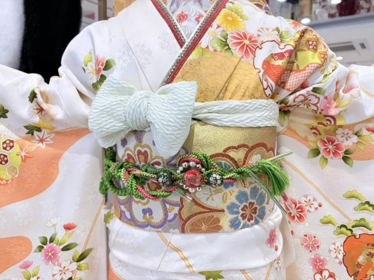 TAKAZEN姫路店　姫路市　成人式　振袖　古典柄　上品　黄色　オレンジ　かわいい