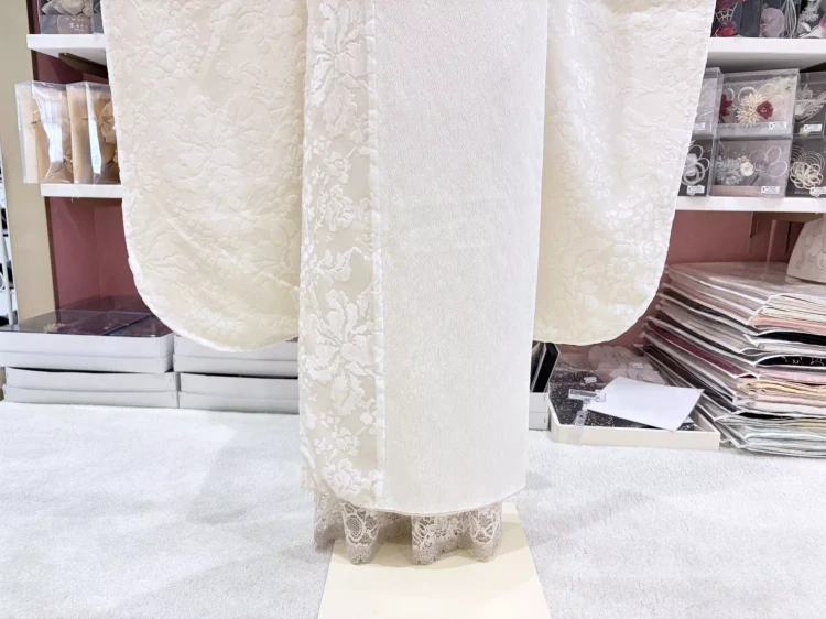 TAKAZEN姫路店　成人式　振袖　くすみカラー　オフホワイト　レースインナー　リボン