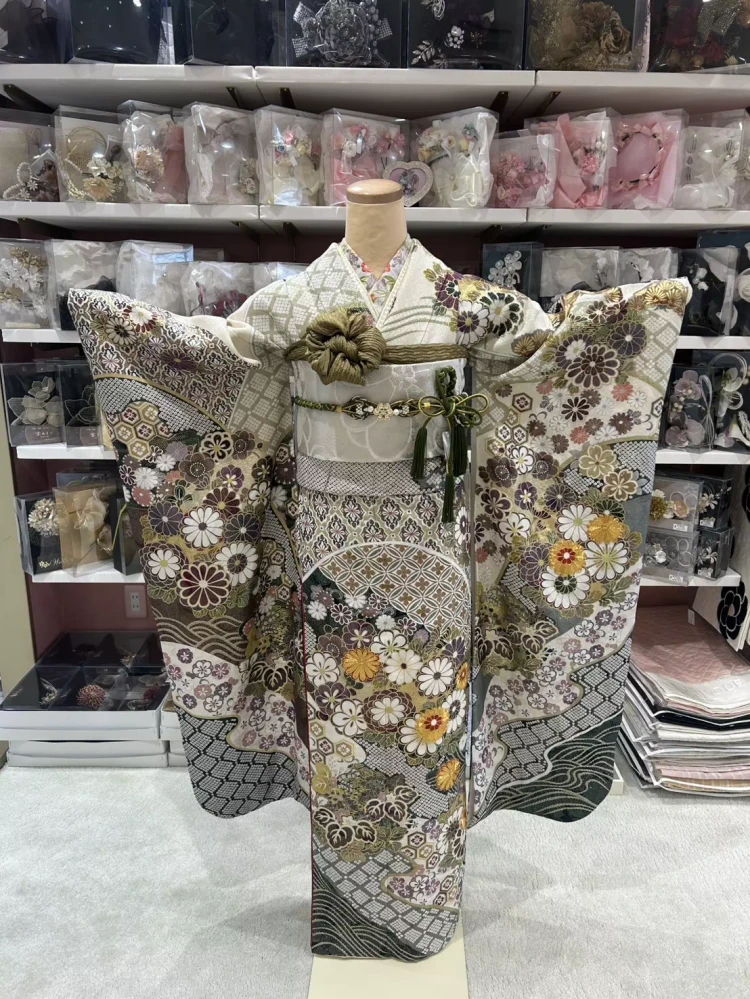 TAKAZEN姫路店　振袖　成人式　プレミアム古典　高級振袖　高級古典振袖　抹茶色振袖　白緑振袖