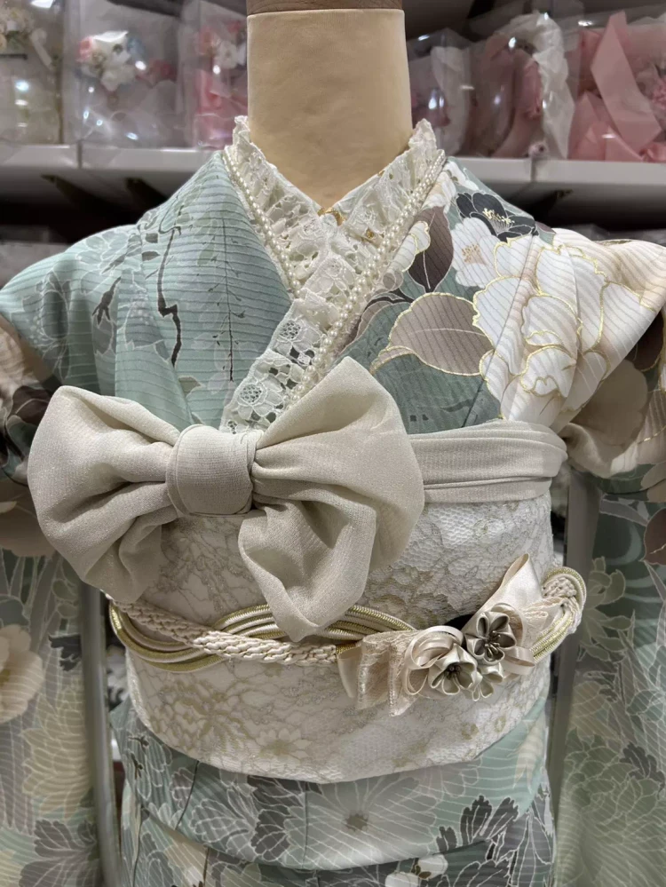 TAKAZEN姫路店　姫路市　成人式　卒業式　袴　振袖　イマドキ振袖　くすみカラー振袖　ミントグリーン振袖　淡い色振袖　淡色女子　椿柄