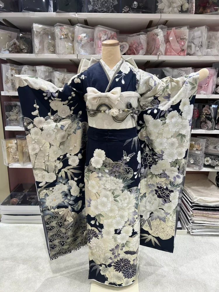 TAKAZEN姫路店　振袖　成人式　粋古典　古典柄　シンプル　紺色振袖姫路　紺白振袖　きれいめ振袖　
