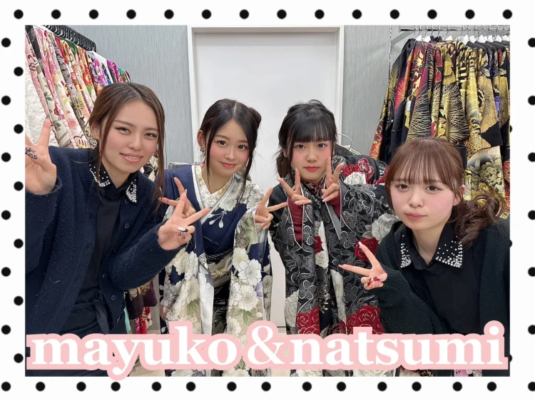 TAKAZEN橿原　奈良　橿原　成人式　振袖　振袖レンタル　前撮り　卒業式　袴レンタルヘップバーンローズ　黒/赤　バラ柄/リボン柄　エレガントな振袖　綺麗　キラキラスワロフスキー付き　大人っぽい　かっこいい　モード　香川るな【通販可】26012最新作正統派古典　紺色/ネイビー　菊柄　綺麗　大人っぽい　華やか　美しい　上品　南琴奈【通販可】27032　2028年成人