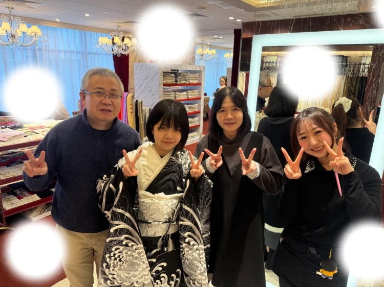 東京　表参道　成人式　振袖　振袖レンタル　大人っぽい振袖　白地　　目立つ　かっこいい　黒