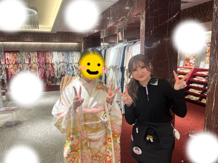 振袖レンタル　東京　表参道　かわいい　おしゃれ　古典　白　ピンク　かわいい　イマドキ　被りたくない
