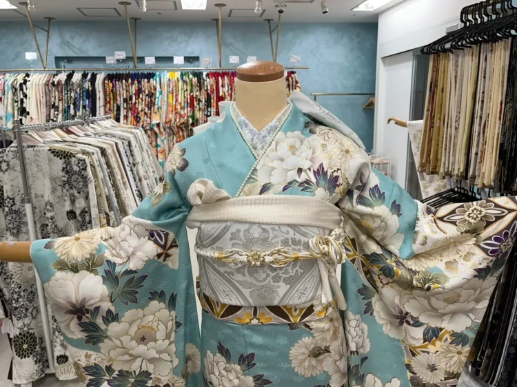 振袖レンタル　成人式　なんば　心斎橋　天王寺　大阪　人気くすみカラーお振袖水色古典柄