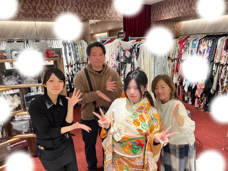 振袖レンタル　東京　表参道　ママ振袖　かわいい　おしゃれ　個性派　かわいい　かっこいい　くすみ　イマドキ　被りたくない
