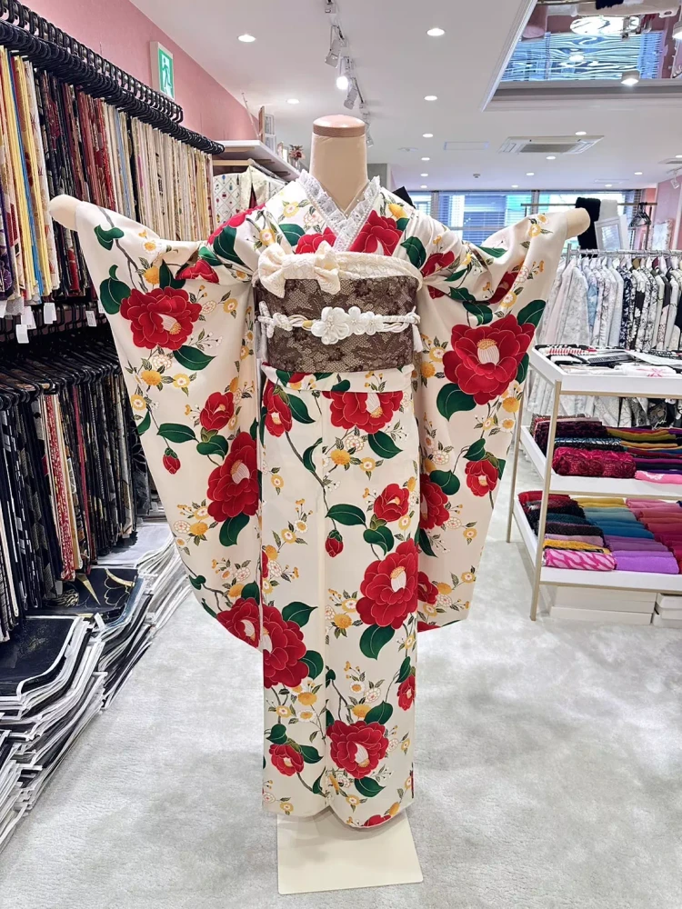 TAKAZEN姫路店　レトロ振袖　椿柄　ポップ　カワイイ