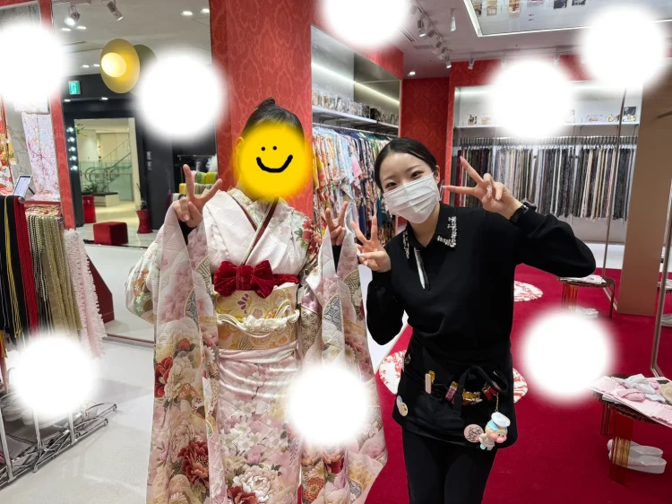 大阪梅田で出口夏希ちゃんのかわいいくすみカラー振袖　