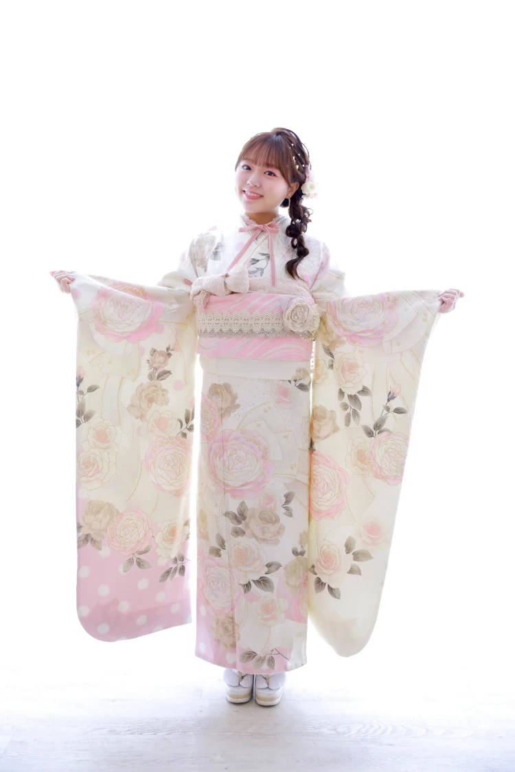 ヘップバーンシャネルカラー　白/ピンク/淡い色　バラ/リボン柄　かわいい　スワロフスキー付き　レースインナー/ヒールコーデ　南琴奈