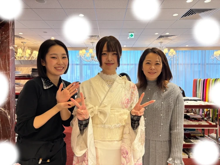 振袖レンタル　東京　関東　表参道　かわいい　おしゃれ　個性派　かわいい　コスメカラー　ピンク　白　くすみ　イマドキ　被りたくない
