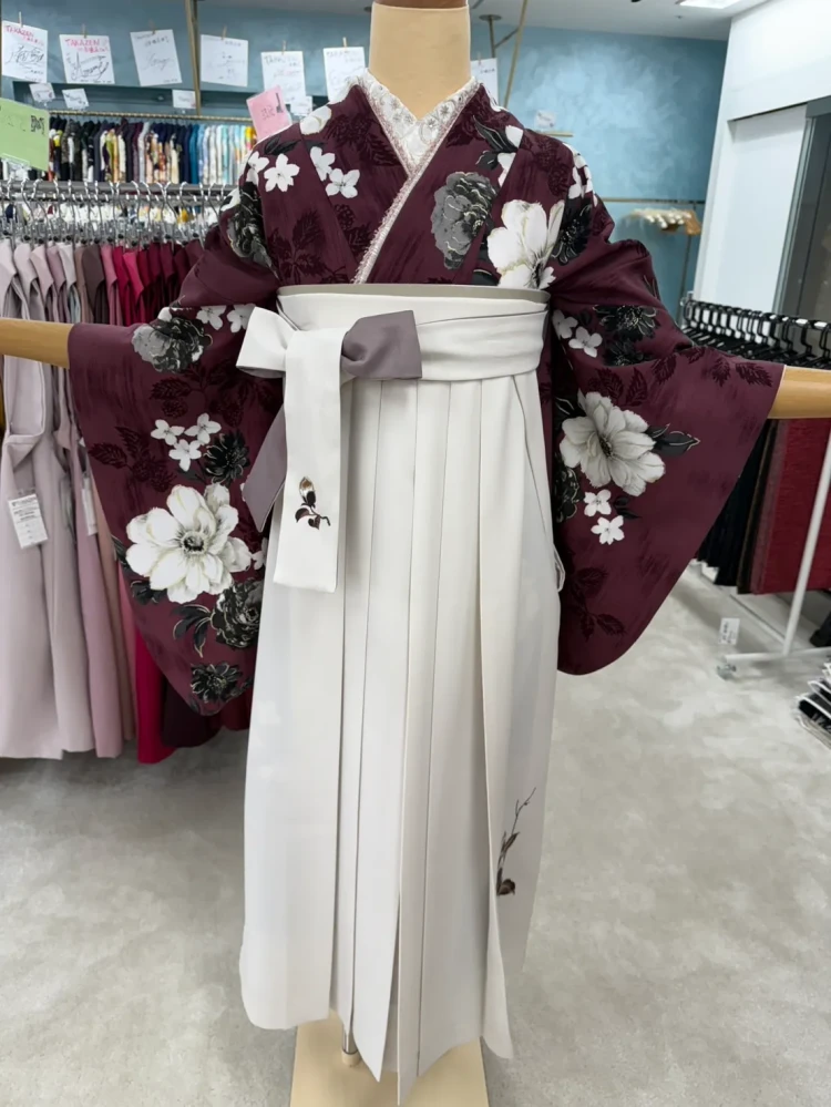 袴レンタル前撮り　袴　撮影会　大阪　なんば　心斎橋　人気JILL STUARTブランド袴　バーガンディ　クチナシ　ヴィンテージスタイル　ブーツコーデ　大人っぽい　きれいめ