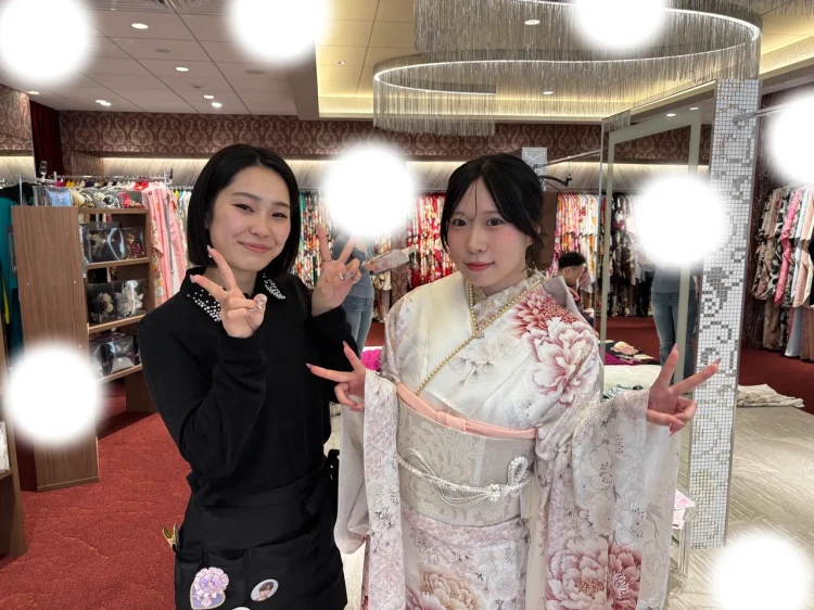 振袖レンタル　東京　表参道　かわいい　おしゃれ　かわいい　くすみ　イマドキ　白ピンク　被りたくない