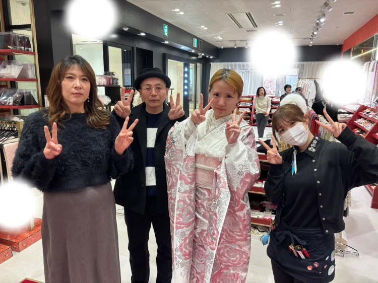 【TAKAZEN大阪梅田本店】♡15日　シルバーピンクのキラキラお振袖姫ちゃん♡