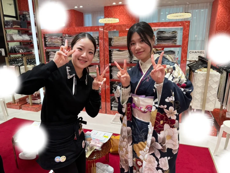 大阪梅田で紺色のかわいい正統派古典の振袖