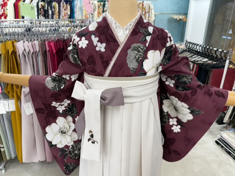 袴レンタル前撮り　袴　撮影会　大阪　なんば　心斎橋　人気JILL STUARTブランド袴　バーガンディ　クチナシ　ヴィンテージスタイル　ブーツコーデ　大人っぽい　きれいめ