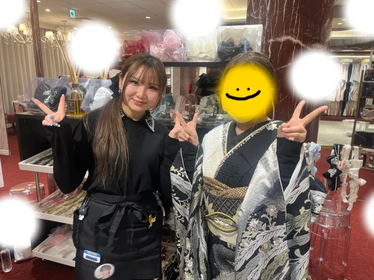 振袖レンタル　東京　表参道　　おしゃれ　個性派　　かっこいい　キラキラ　目立つ　黒　イマドキ　被りたくない