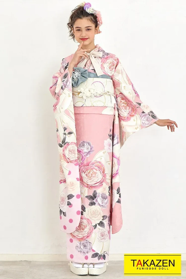 振袖レンタル　成人式　キュートガーリー　淡色ピンク　バラ柄　写真映え　ゆるふわ　可愛いデザイン　あざとかわいいタカゼン心斎橋店TAKAZENオリジナルなんば　心斎橋　天王寺　大阪　人気タカゼン心斎橋店かわいいガーリー系振袖可愛い系お嬢様系